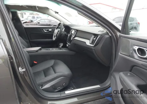 2022 Volvo V60 Cross Country T5 z USA, uszkodzony, nr VIN YV4102WK3N1086282